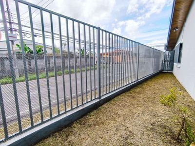 VENTA DE CASA DE UNA PLANTA EN ALAJUELA - URBANIZACIÓN LA GIRALDA.