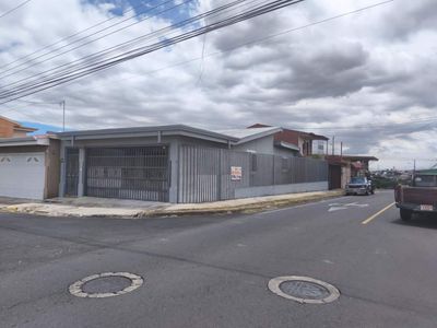  VENTA DE CASA DE UNA PLANTA EN ALAJUELA - URBANIZACIÓN LA GIRALDA.