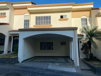 Venta de Casa en Belén, Heredia. RAH 25-1494