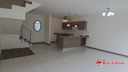 Venta de Casa en Condominio en Santo Domingo, Heredia. 