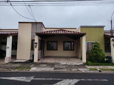 Venta de Casa en El Guarco, Cartago. RAH 25-2021