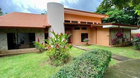 Venta de Casa en La Guácima de Alajuela . RAH 26-343