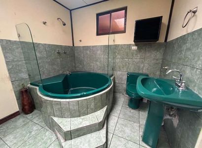  VENTA DE CASA EN LAS CATALINAS, EL GUARCO, CARTAGO