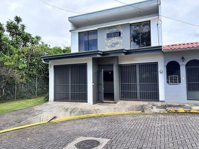 Venta de casa en Mercedes Norte Heredia #26-923