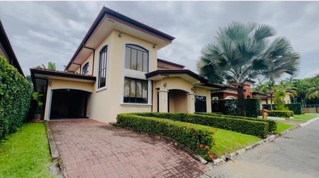 Venta de Casa en Parrita, Puntarenas. 