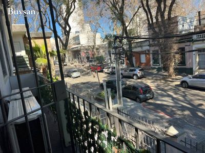 Venta de Casa en Punta Carretas con 3 dormitorios, Garajes, excelente estado y Nueva en el Mercado.