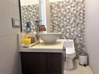 Venta de Casa en Santa Ana, San José. RAH 25-1400 NEGOCIABLE Imagem 8 de 10