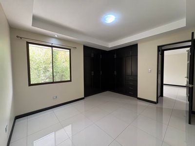 Venta de Casa en Santa Ana, San José. RAH 25-1905 Foto 4 de 10