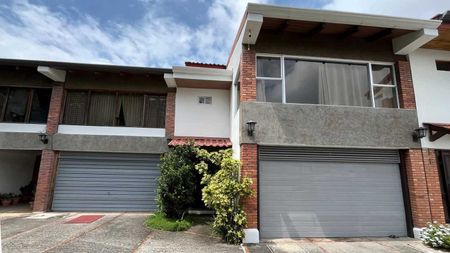  Venta de Casa en Trejos Montealegre, Escazú #26-655