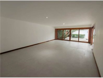 Venta de casa independiente en los laureles, Escazú.