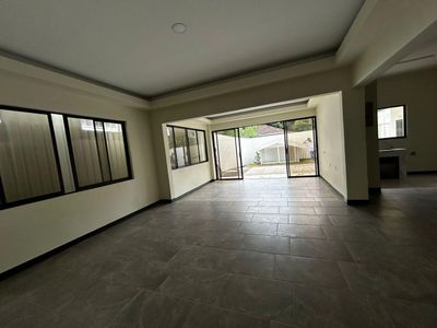Venta de Casa Independiente en Santa Ana. RAH 26-360