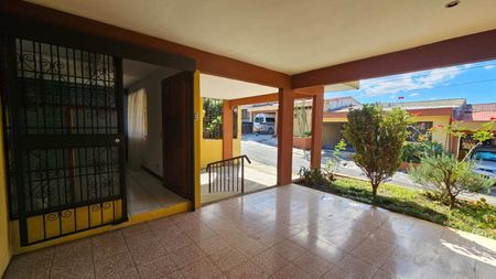  Venta de casa un nivel en lomas de cordoba zapote