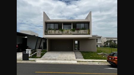 Venta de Casas en Guácima - Alajuela Foto 1 de 16