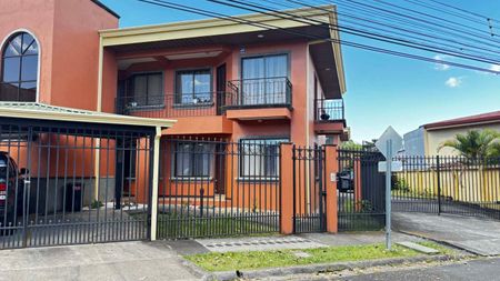 Venta de hermosa Quinta San Isidro de Heredia.