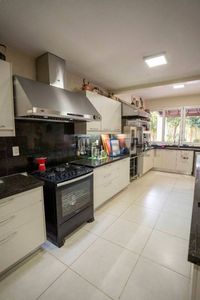 Venta de Hermosa Residencia sobre la Avenida del Yacht.