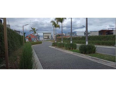 Venta de lote en Condominio para desarrollo de 16 apartamentos