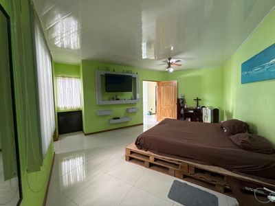 Venta de Moderna Casa de 2 plantas en San Pablo, Heredia. Foto 3 de 10