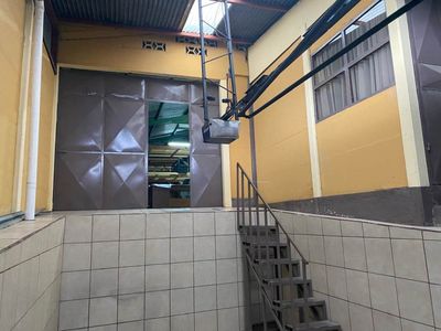 Venta de propiedad con bodega construida, apta para desarrollo de apartamentos, o alguna actividad comercial