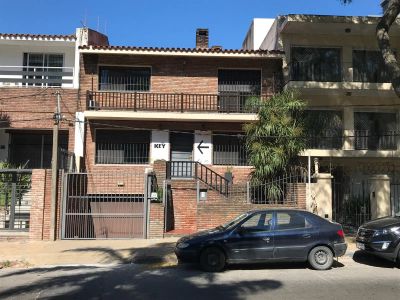 Venta DE Señorial casa en dos plantas con fodno piscina y gge
