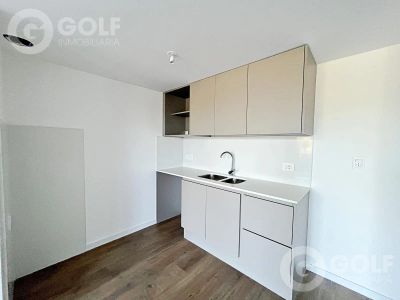 Venta dúplex 2 dormitorios con jardín, vista al lago y cochera doble en Parque Miramar