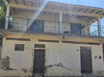 VIVIENDA AMPLIA CON INGRESOS POR ALQUILERES CERCA DE MERACADO